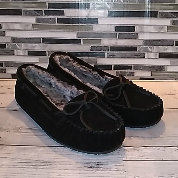 Minnetonka black fur lined moccasins 7 - Picture 1 of 4